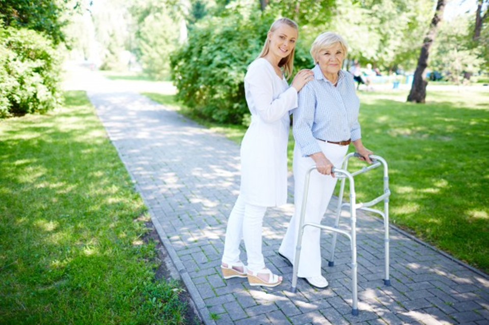 高齢者や障害者の移動サポートに役立つ